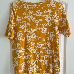 Fitted Gold Short Sleeve Tee with Floral Pattern